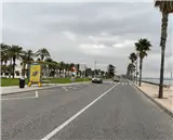 Mupis frente a los hoteles Estival Park en el sur del Passeig Pau Casals, La Pineda